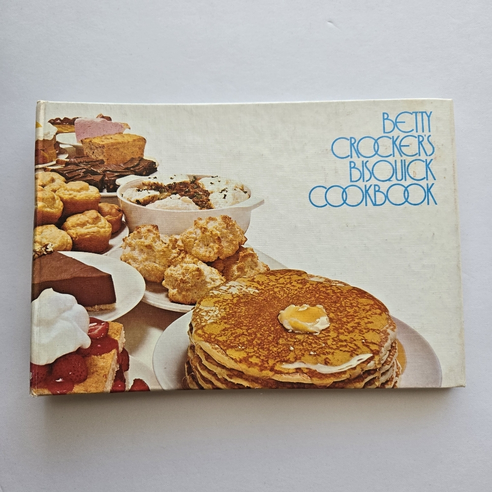 Vintage Betty Crocker's Bisquick Cookbook - Seven Mini Cookbooks In One 1977 HC